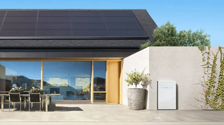   What are the advantages of a solar battery?  - RACQ Live

