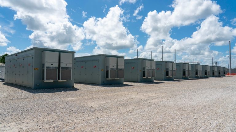 FPL plans to build the largest solar battery that will take the power plant offline - WTSP.com

