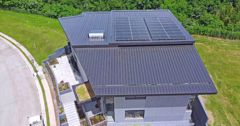 WHAT ARE SOLAR INVERTERS?

